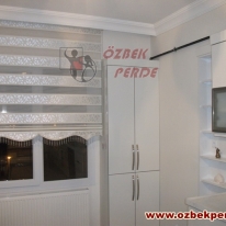 gumus-yaprakli-yari-pliseli-zebra-perde