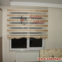 krem-renkli-genis-golgeli-zebra-perde