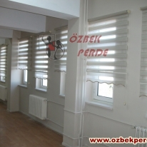 krem-renkli-golgeli-pliseli-zebra-perdesi