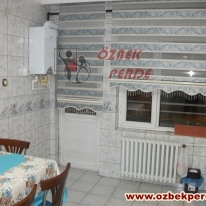 mavi-kir-cicekli-yari-plise-zebra-perde-modeli