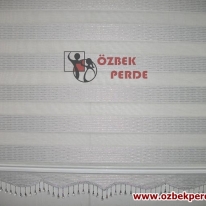 modern-pliseli-zebra-perde-beyaz-gumus