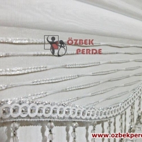 modern-pliseli-zebra-perde-etegi-boncuklu