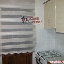 parlak-puantiyeli-gumus-pliseli-zebra-perdeleri