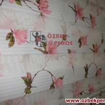 pembe-gullu-pliseli-zebra-perde-modeli