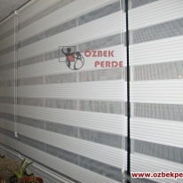 pliseli-cam-balkon-zebra-perdesi-beyaz-renkli
