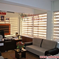 renk-skalasi-pliseli-kahve-zebra-perde-ofis