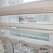 renk-skalasi-pliseli-zebra-perde-etegi-boncuklu