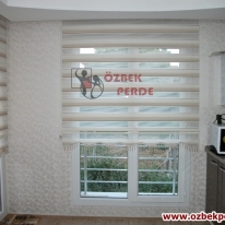 renk-skalasi-pliseli-zebra-perde-kahve-mutfaklik