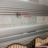 renk-skalasi-pliseli-zebra-perde-kahveli-boncuklu