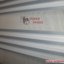 renkli-paralel-pliseli-zebra-perde-gumus-simli