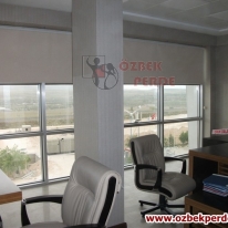 buro-icin-krem-renkli-karartma-stor-perdesi