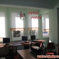 etegi-bej-ekru-renkli-stor-perde-bilgisayar-odasi