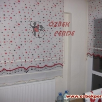 kirmizi-siyah-renkli-baloncuk-tul-stor-perde-gorseli