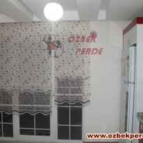 kirmizi-siyah-renkli-baloncuk-tul-stor-perde