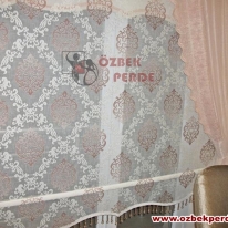 renkli-damask-tul-stor-perdesiyle-arma-tul-fonu