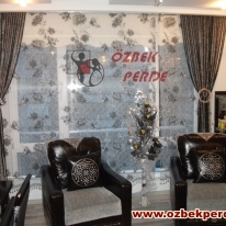 siyah-gullu-tul-stor-perdeli-macaroni-ip-perdesi