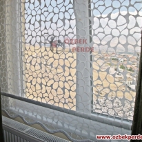 yesil-fonlu-kovan-tul-stor-perde-gorseli